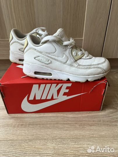 Кроссовки nike белые