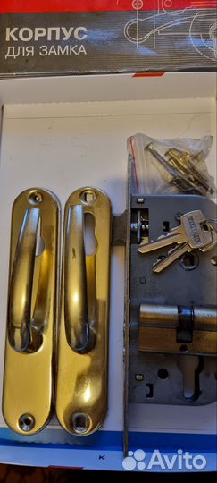 Дверные ручки с защелкой