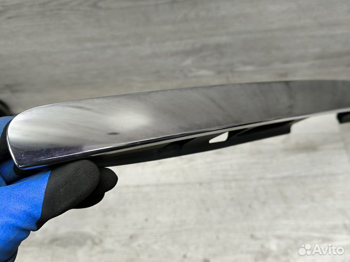 Хром накладка крышки багажника Mercedes-Benz ml164