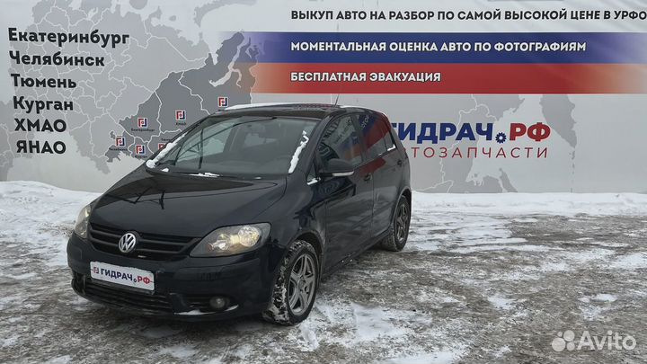 Крыло заднее правое Volkswagen Golf Plus (Mk5)