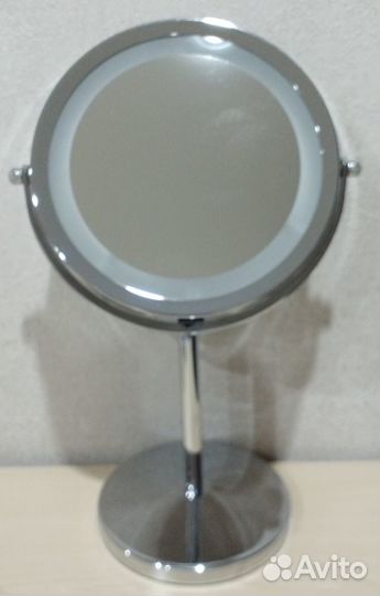 Зеркало двухстороннее с увеличением и подсветкой