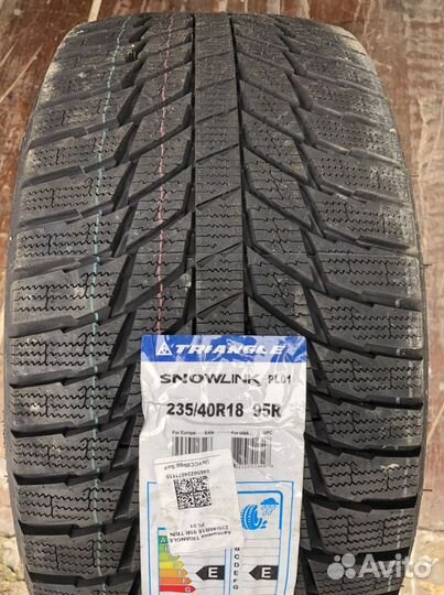 Triangle PL01 225/40 R18