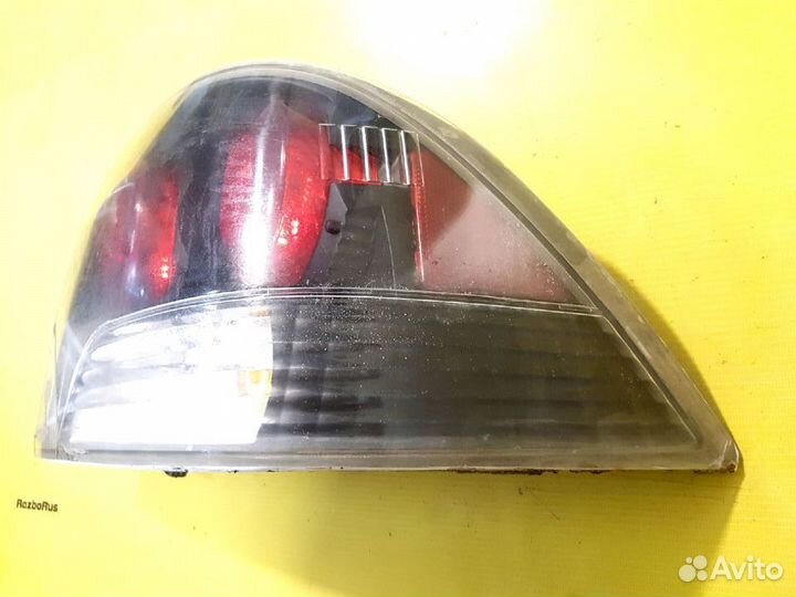Фонарь задний правый Mitsubishi Lancer Cedia Седан