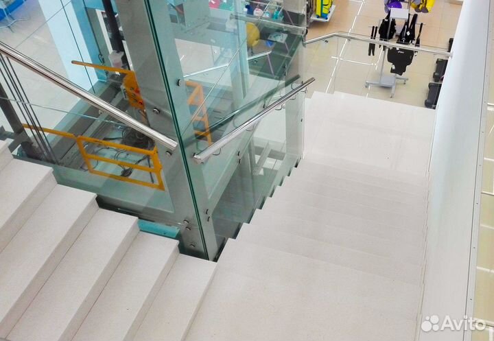 Лестница из кварцевого агломерата камня