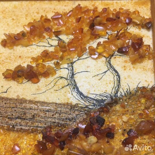 Картина из янтаря