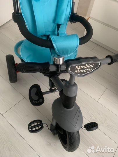 Детский трехколесный велосипед с ручкой