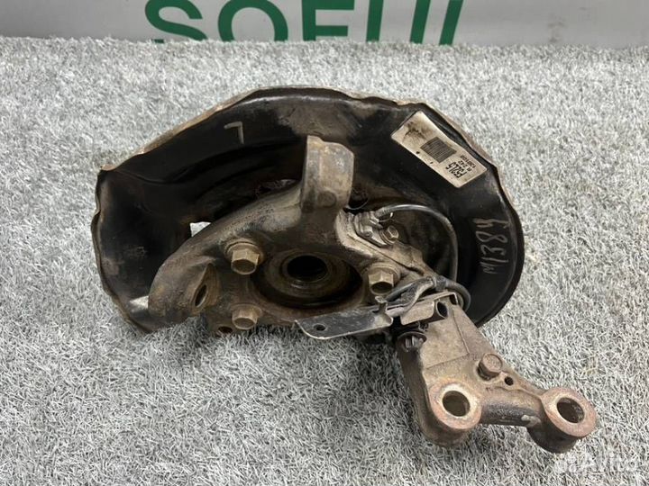 Кулак поворотный передний левый Toyota Auris 2013