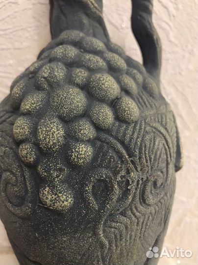 Глиняный кувшин для вина