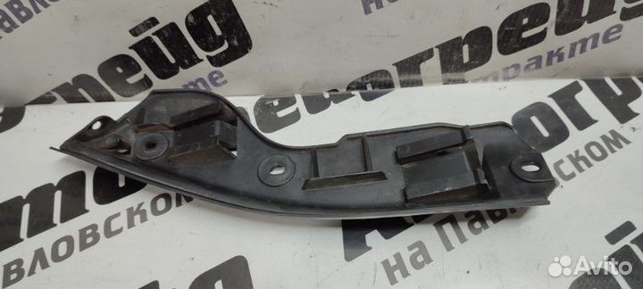 Крепление бампера заднее правое Volkswagen Touareg