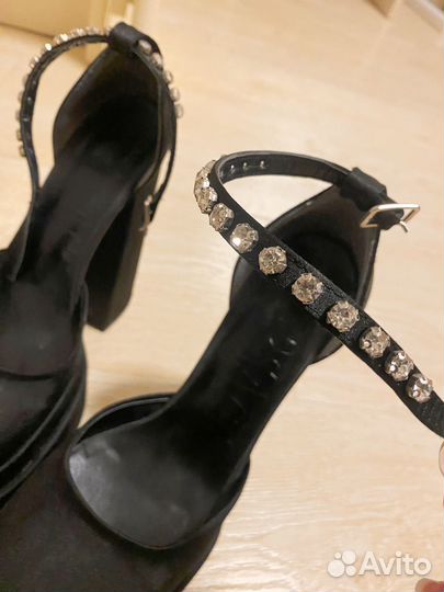 Обувь на высоком каблуке