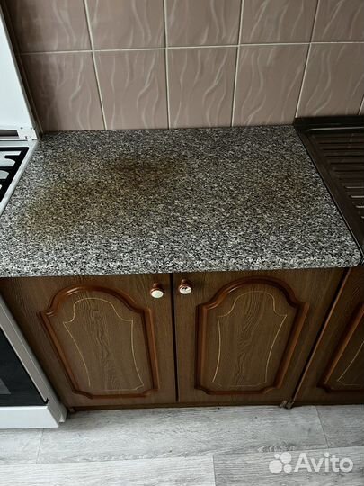 Стол,тумбочки кухонные, уголок