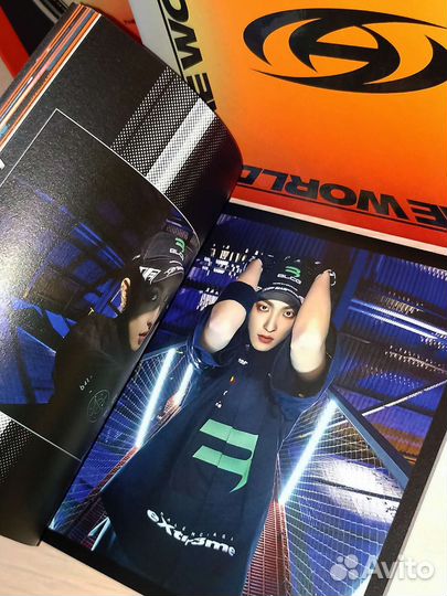 Альбом ateez THE world + карта оригинал хонджуна