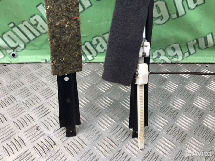 Механизм подголовников передний правый