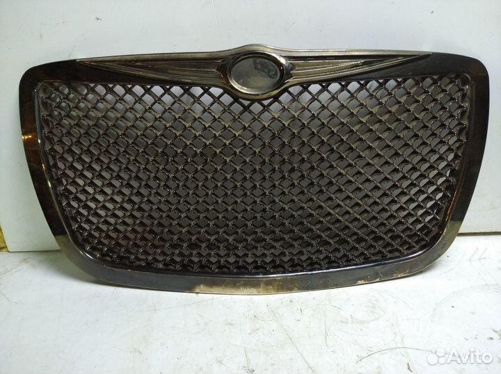 Решётка радиатора chrysler 300C 2004-2011