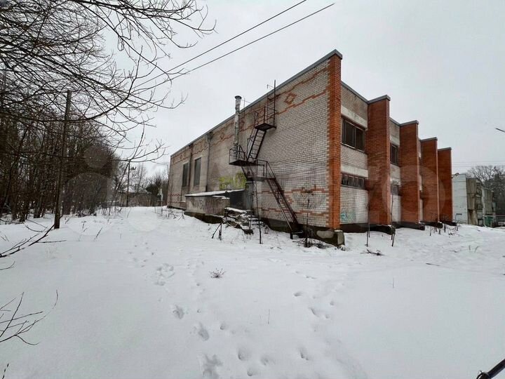 Здание 1006.7 м² с землей общ. площадью 9993 м²