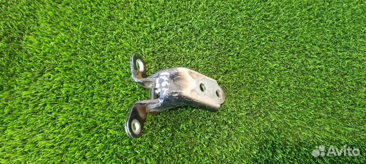 Петля двери нижняя задняя левая Hyundai Sonata LF