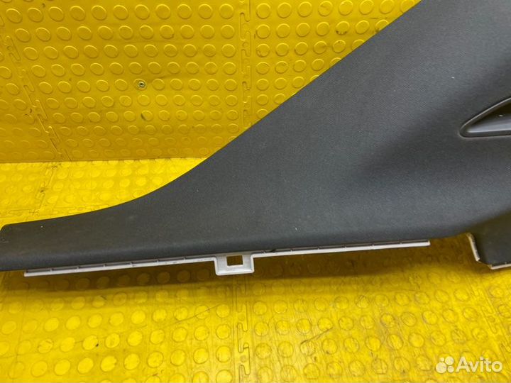 Обшивка стойки задняя левая Mercedes-Benz