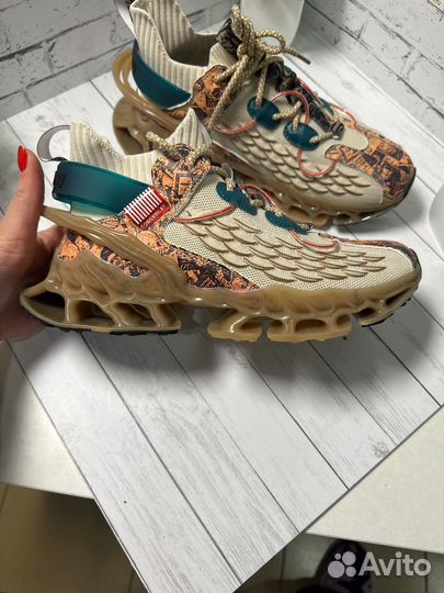 Кроссовки 40