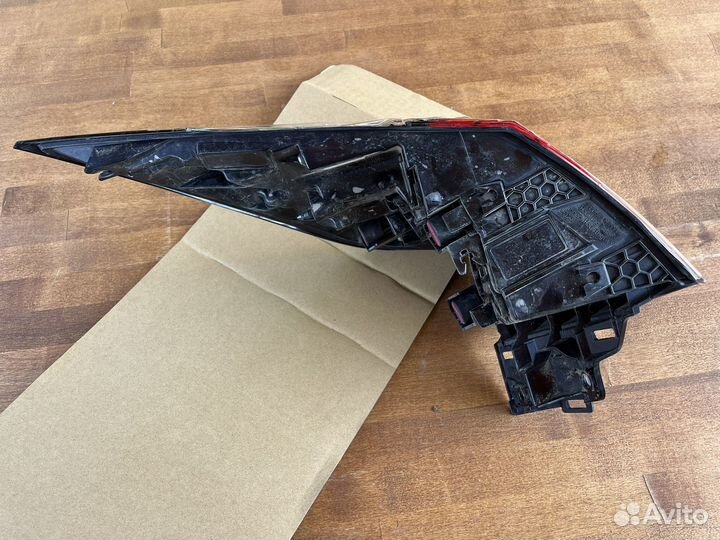 Фонарь задний левый toyota rav4