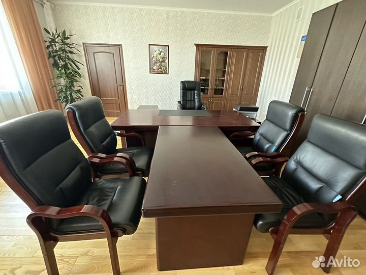 Офисное кожаное кресло бу