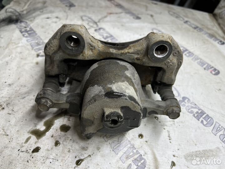 Суппорт передний Nissan Avenir