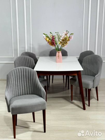 Стол и стулья