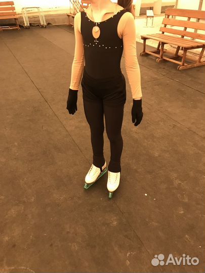 Комбинезон для занятий фигурным катанием