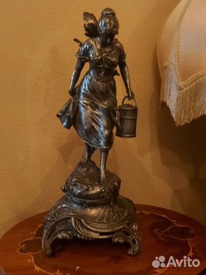 Антиквариат статуэтка шпиатр