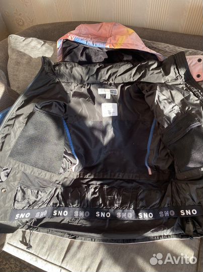 Сноубордическая куртка