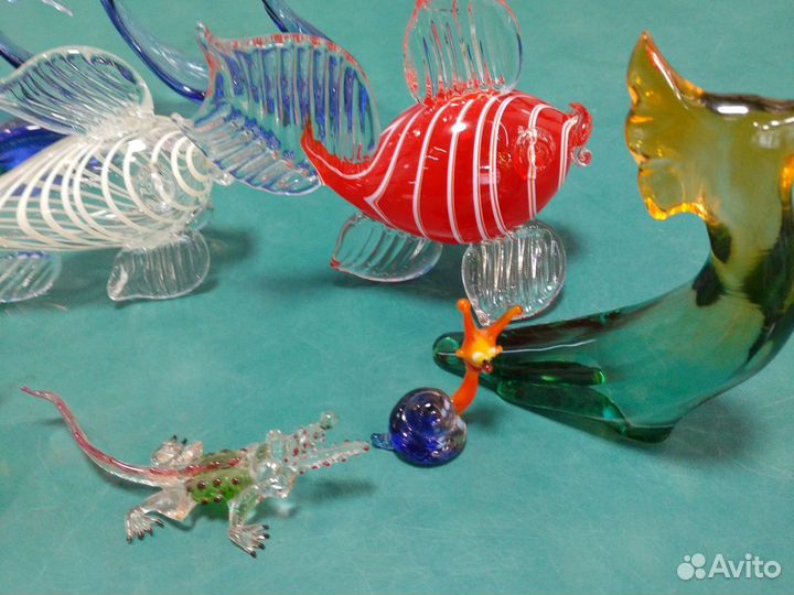 Фигурки из цветного стекла