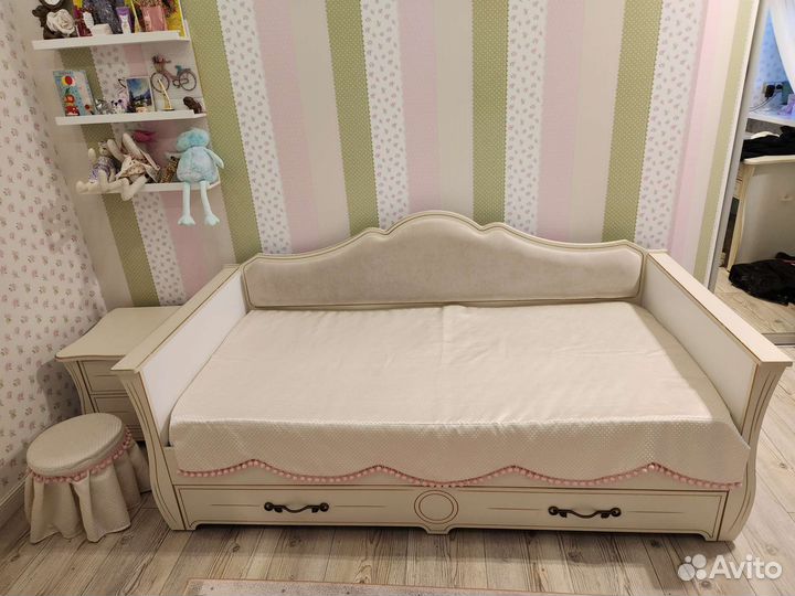 Комплект мебели и текстиль