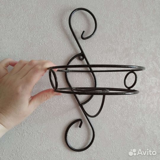 Кованая подставка для цветов