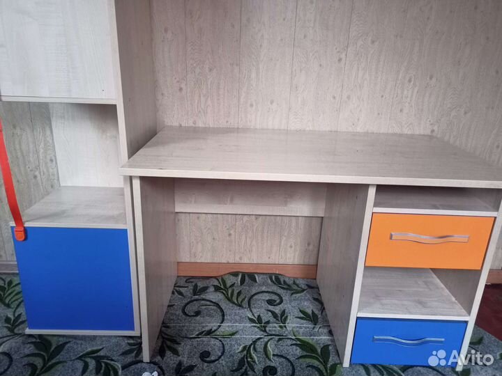 Письменный стол