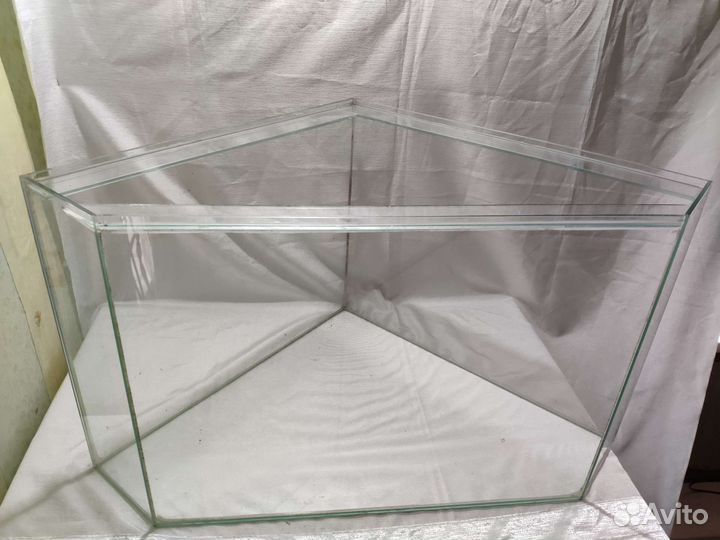 Аквариум угловой