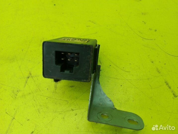 Блок управления дверьми Nissan Liberty RNM12