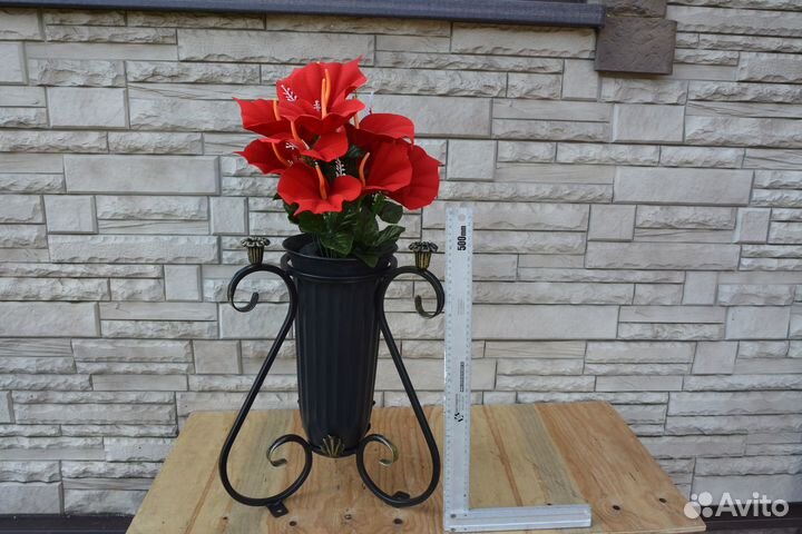 Ваза под цветы на кладбище