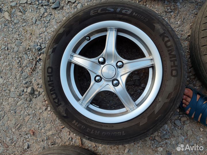 Покрышки kumho 185/60 R14 82H + диски скад стинг