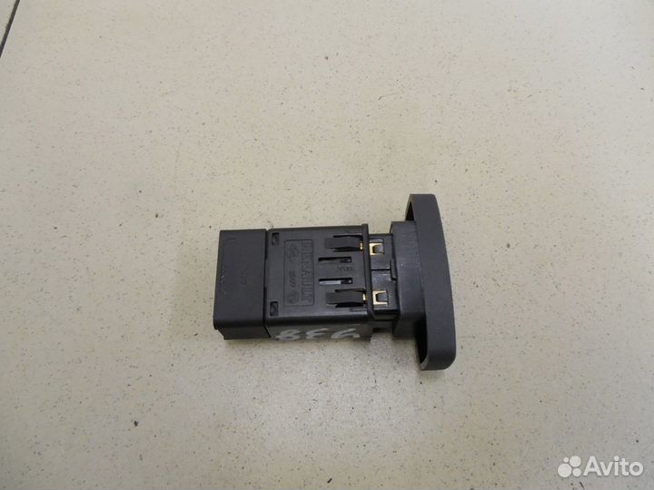 Кнопка аварийной сигнализации Duster 2012