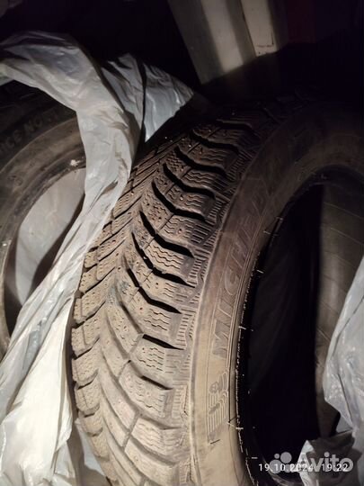 Michelin X-Ice North 4 215/60 R16