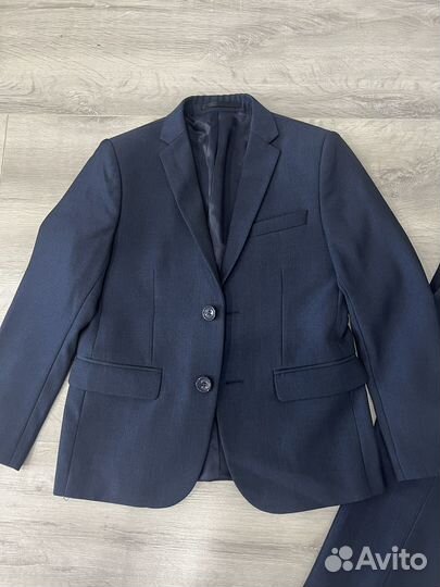 Костюм школьный для мальчика с рубашками 134/34