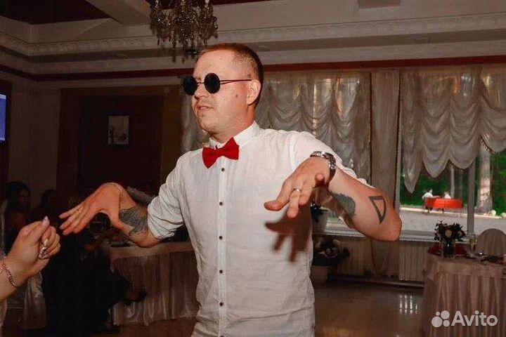 Современный креативный ведущий на свадьбу