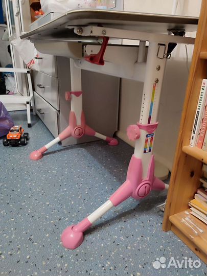 Детский регулируемый стол для учебы