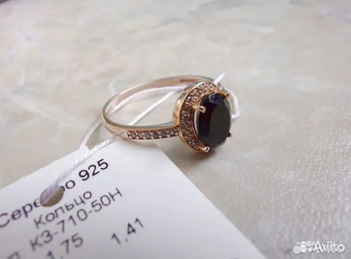 Серебряное кольцо женское с черным камнем 19.0