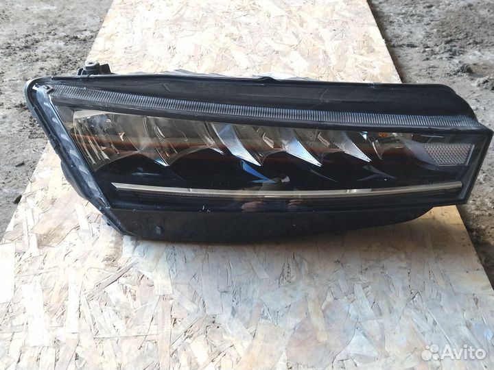 Фара правая Skoda Octavia A8 2020 г