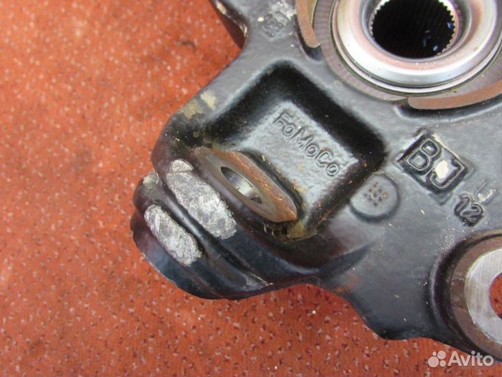 Кулак поворотный передний левый Volvo S60 S80 V70