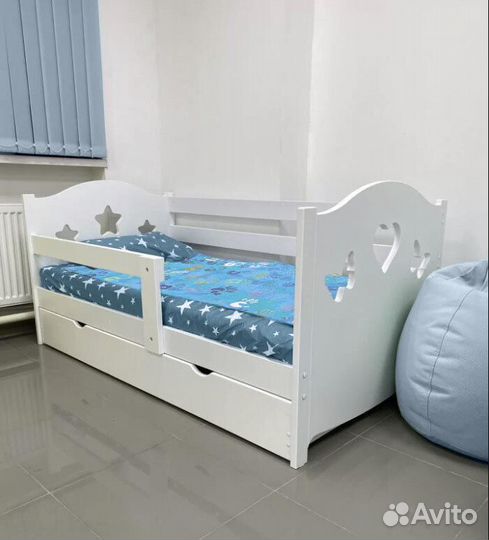 Кроватка из натурального дерева высокий борт сингл