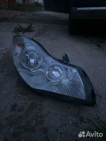 Фара передняя правая
