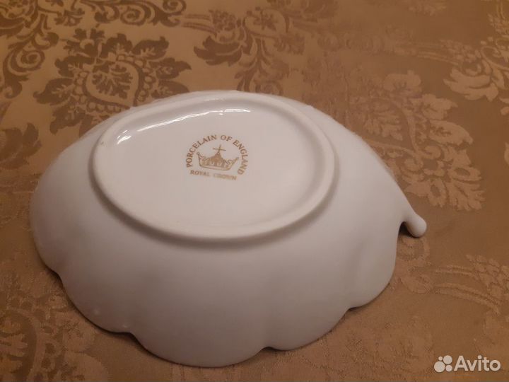 Фарфоровая конфетница Англия Royal Crown