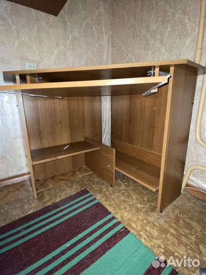 Угловой компьютерный стол