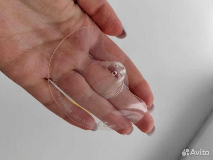 Новые Накладки на грудь medela M